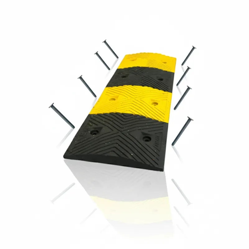 SSBO Polisi Tidur Karet 4 cm – Ukuran 100 × 35 cm, Hitam Kuning Reflektif Anti Slip + Baut Pemasangan