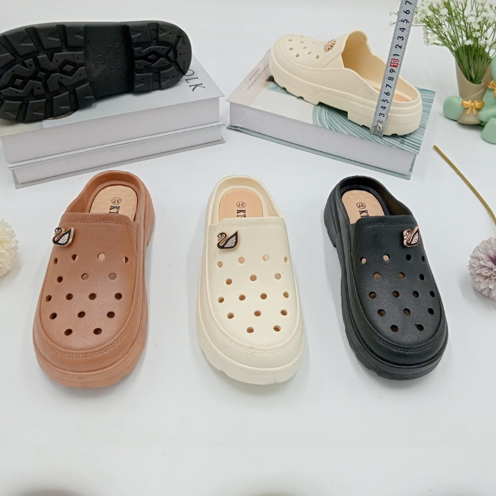 Sandal Slip On Wanita Baim – Bahan Karet Empuk, Ringan & Anti Slip (Hitam, Cream, Coklat)